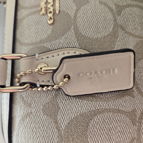 Mini Rowan In Signature Print - Picture 7 of 7